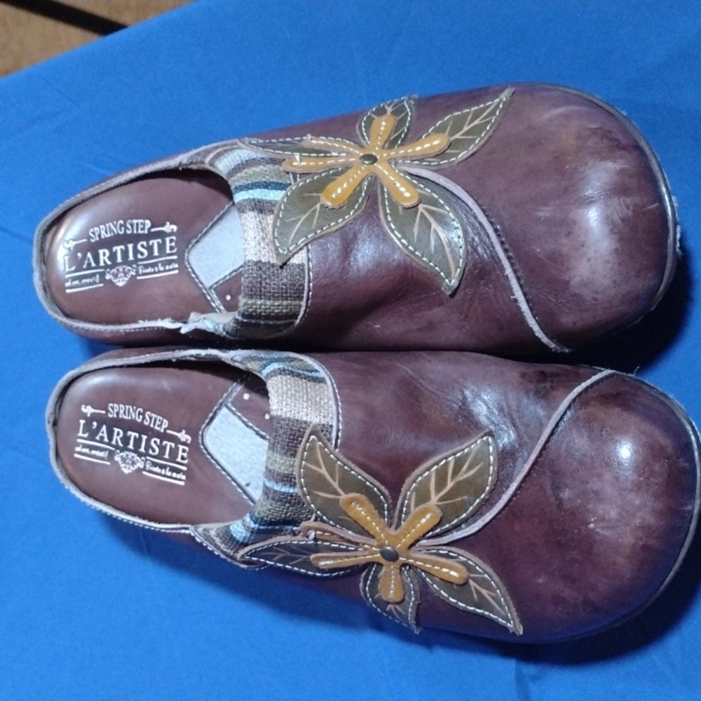 L'Artiste Clogs with Flower Accent